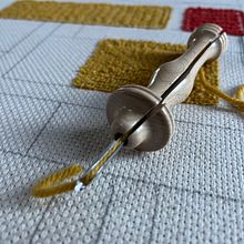 Punch Needle Clutch. Un progetto di Punch needle, Design e Artigianato di Kerryn Black - 28.02.2023