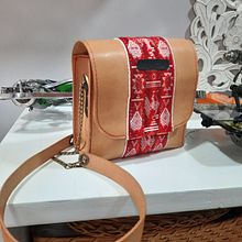 Creación de Bolsos de Piel Personalizados y Cosidos a Mano. Un proyecto de Diseño de Rocio Alvarez Fernández - 24.02.2023