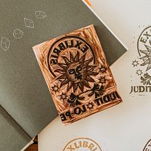Mi proyecto del curso: Creación de sellos con tipografía e imágenes. Projekt z dziedziny Trad, c, jna ilustracja, Craft,  Sztuki piękne, T, pografia, Stemple i Grawerstwo użytkownika Judit Lozano Peiró - 01.03.2023