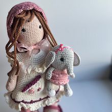 Mi proyecto del curso: Elaboración de muñecas amigurumi románticas. Un progetto di Artigianato, Design di giocattoli, Fiber Art, Uncinetto, Amigurumi e Textile Design di Mena Lopes - 02.03.2023