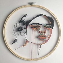 'Portrait With Flower', Embroidery on Tulle. Un progetto di Artigianato, Ricamo e Fiber Art di chiara_gasparetto - 04.03.2023