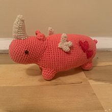 Con ustedes... El Cupidoceronte <3. Arts, Crafts, To, Design, Fiber Arts, DIY, Crochet, Amigurumi, and Textile Design project by ecml96 - 03.06.2023
