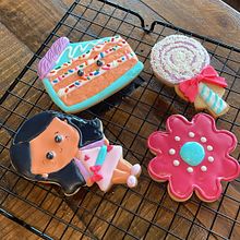 My project for course: Cookie Decoration with Royal Icing for Beginners. Design, Painting, and DIY project by María Laura Osio - 03.06.2023