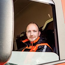 The worklife of a truck driver. Un progetto di Fotografia digitale, Fotografia all'aperto e Fotografia documentaria di Jarno van den Noort - 07.03.2023