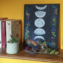 Pintura: Ciclo lunar con flores. Traditional illustration, and Painting project by A. Cecilia Caprario - 03.08.2023