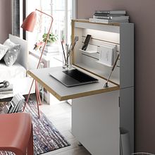 flatmate: A space saving minimalist work space. Un progetto di Design e creazione di mobili, Design industriale, Architettura d'interni, Interior design e Product design di Michael Hilgers - 08.03.2023