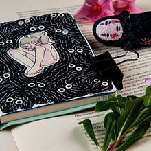 Adaptação do Filme "A Viagem de Chihiro". Un projet de Illustration traditionnelle, Beaux Arts, Peinture, Dessin au cra, on, Dessin, Aquarelle, Illustration jeunesse , et Narration de Maria Clara Fernandes Rohrmann - 08.03.2023