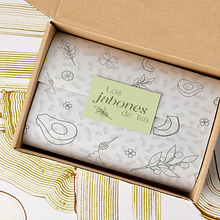 Diseño de marca y packaging: Los jabones de Isa. Un proyecto de Br, ing e Identidad, Diseño gráfico y Packaging de Saray Pérez Anes - 06.03.2023