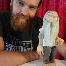 The Storyteller - wooden tabletop puppet. Un progetto di Character design e Falegnameria  di Steve Griffin - 10.03.2023
