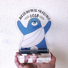 Diseño Trofeo "Juego Infantil Malacitano". Projekt z dziedziny Projektowanie graficzne, Br, ing i ident i fikacja wizualna użytkownika Isabel Umbría - 12.03.2023