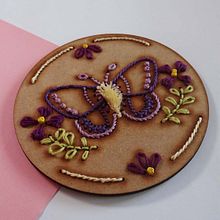 Mi proyecto del curso: Bordado en madera: arte inspirado en la naturaleza. Un proyecto de Bordado, Carpintería y Diseño textil de Karen Castellanos G - 06.03.2023