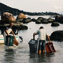 Cantinho. Un progetto di Fotografia e Fotografia documentaria di Laura Leiros Carvalho - 14.03.2023