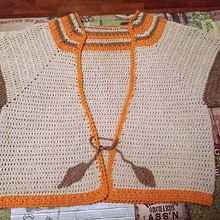 Mi proyecto del curso: Top-down: prendas a crochet de una sola pieza. Un proyecto de Diseño de moda, Tejido, DIY, Crochet y Diseño textil de Ana Nogales Molano - 16.03.2023