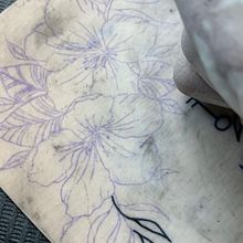 TATUAJE BOTÁNICO. Un proyecto de Ilustración botánica y Dibujo de Beatriz Madrid - 17.03.2023