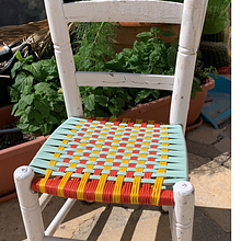 Reparación de sillita con cordon de PVC. Projekt z dziedziny Craft, Projektowanie i w, rób mebli, Projektowanie wnętrz,  Dekoracja wnętrz,  Tkactwo, Upc, cling, Tkanie, Wzornictwo tekst i liów użytkownika Jona Hortoneda - 19.03.2023