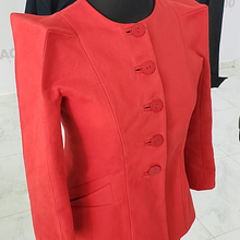 Box Shoulder Jacket. Un proyecto de Diseño de moda de Shingo Sato - 21.03.2023