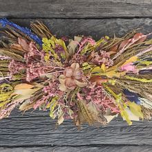 Meu projeto do curso: Design de arranjos com flores secas e preservadas Violeta Gladstone. Un progetto di Interior design, Paesaggismo, Interior Design, DIY e Design floreale e vegetale di Simonne Almeida - 19.12.2022