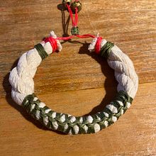 My project for course: Introduction to Artisanal Jewelry. Accessor, Design, Arts, Crafts, Jewelr, Design, and Textile Design project by Margot - 03.21.2023