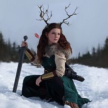 Skyrim Inspired Self Portrait. Un proyecto de Fotografía, Retoque fotográfico, Fotografía de moda, Instagram, Fotografía para Instagram y Diseño de vestuario de Leah Souman - 28.02.2023