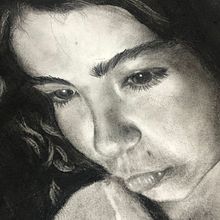 Meu projeto do curso: Retrato artístico com carvão vegetal: criando atmosferas. Traditional illustration, Fine Arts, Drawing, Portrait Drawing, Realistic Drawing, and Artistic Drawing project by Sonia Sequeira - 03.23.2023