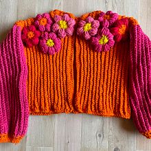 Mi proyecto del curso: Crochet: teje un suéter colorido con aplicaciones florales. Crochet, and Textile Design project by jaelgmichelson - 03.22.2023