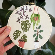 My project for course: Needle Embroidery: Create a Natural Composition. Un projet de Illustration traditionnelle, Broderie, Théorie des couleurs , et Design textile de Lilly LG - 23.03.2023