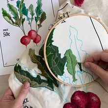 Embroidered Vintage Seed Packet Botanical Illustration. Un proyecto de Bordado de Anna Hultin - 26.03.2023