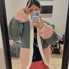 Cardigan a crochet con una sola aguja. Projekt z dziedziny Projektowanie mod,  Tkactwo, DIY, Sz, dełkowanie, Wzornictwo tekst i liów użytkownika Hazel Martínez - 26.03.2023