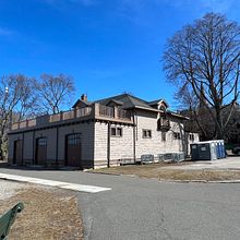 Union Boat Club, Boston, for the course: Architectural Sketching with Watercolor and Ink. Sketching, Drawing, Watercolor Painting, Architectural Illustration, Sketchbook & Ink Illustration project by mollynelson100 - 03.28.2023