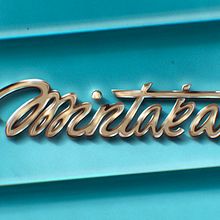 My project for course: Designing 3D Chrome Letters in Procreate. Een project van T, pografie, T y pografisch ontwerp van uxueserrano - 01.04.2023