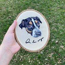 My project for course: Embroidered Pet Portraits: The Thread Painting Technique. Embroider, Naturalistic Illustration, and Textile Design project by ylanamaria - 03.28.2023