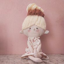 My project for course: Fabric Dolls: Design and Content Creation. Un progetto di Artigianato, Design di giocattoli, Social media, Fotografia con smartphone, Fotografia di prodotti, Cucito, Fotografia per Instagram, Modellistica e confezione sartoriale di Matylda Czypicka - 01.04.2023