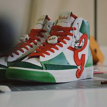 Grolsch Beer. Design, Shoe Design, Photograph, Costume Design, and Creativit project by Juan Pablo Bello (MYSNKRS Customs) - 04.04.2023