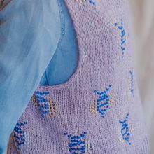 Bee vest. Un proyecto de Tejido de punto de Pope Vergara - 05.04.2023