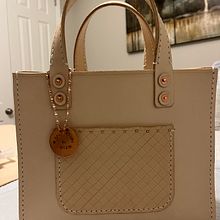 My project for course: Create Custom Hand-Sewn Leather Bags. Accessor, Design, Arts, Crafts, Fashion Design, and Sewing project by edinacreed - 04.10.2023
