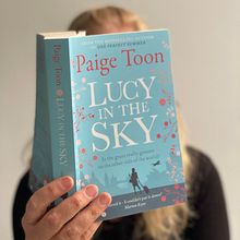 Lucy in the Sky. Un proyecto de Escritura de Paige Toon - 12.04.2023
