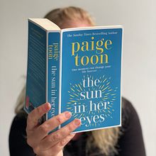 The Sun in Her Eyes. Un proyecto de Escritura de Paige Toon - 12.04.2023