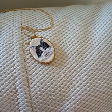 Meu projeto do curso: Minibordado realista de pet. Projekt z dziedziny Projektowanie biżuterii,  Haft, Wzornictwo tekst i liów użytkownika lauramaria_lima - 13.04.2023
