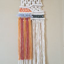 Mi proyecto del curso: Macraweave: combina macramé con técnicas de telar . % mariamaquillhada tarafından hazırlanan Aksesuar Tasarımı, İç Tasarım, Dekoras, on, El, af Sanatları, Makrome, Dokuma, Ve Tekstil Tasarımı projesi - 04.17.2023