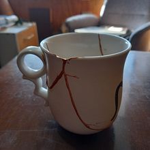 Mi proyecto del curso: Introducción al Kintsugi: restaura tu cerámica con oro. Arts, Crafts, Fine Arts, Ceramics, and DIY project by Karla Rodríguez Carrasco - 04.19.2023