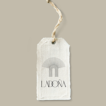 Branding Ladoña. Projekt z dziedziny Design, Trad, c, jna ilustracja, Br, ing i ident, fikacja wizualna i Projektowanie graficzne użytkownika Alba de Armengol - 01.01.2023