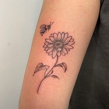 Simbiosis Tattoo. Traditional illustration, Tattoo Design, and Botanical Illustration project by Laura - 04.23.2023