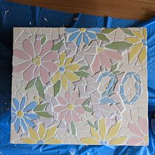 My project for course: Modern Mosaic Art: Make Floral Compositions with Tiles. Un progetto di Artigianato, Design e creazione di mobili, Ceramica, Interior Design e DIY di Sophia Bülow - 29.04.2023