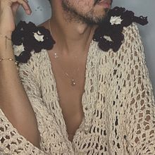 Mi proyecto del curso: Top-down: prendas a crochet de una sola pieza. Un proyecto de Diseño de moda, Tejido, DIY, Crochet y Diseño textil de Rider Monrroy - 27.04.2023