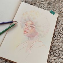 Il mio progetto del corso: Ritratti vivaci con matite colorate. Drawing, Portrait Drawing, Sketchbook, and Colored Pencil Drawing project by laura aresu - 04.27.2023