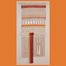 My project for course: Macraweave: Combine Macramé with Weaving Techniques. Een project van Ontwerp van accessoires, Interieurontwerp,  Interieurdecoratie, Textiel, Macramé, Weven y Textielontwerp van maria_xy - 28.04.2023