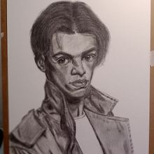 Mi proyecto del curso: Retrato realista con lápiz de grafito. Un proyecto de Ilustración tradicional, Bellas Artes, Bocetado, Dibujo a lápiz, Dibujo, Dibujo de Retrato, Dibujo realista, Dibujo artístico y Dibujo anatómico de Angélica Botero - 01.05.2023