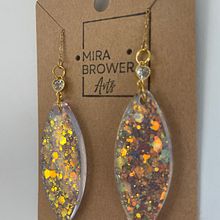 My project for course: Resin Jewelry Design. Un progetto di Design di accessori, Artigianato, Design di gioielli e DIY di Mira Brower - 01.05.2023