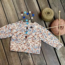 Mi proyecto del curso: Tejido de prendas infantiles con raglán top down. Un progetto di Fashion design, Fiber Art, Maglia e Textile Design di Claudia Alvarez - 30.04.2023