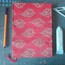 Mi proyecto del curso: Diseño y encuadernación de sketchbooks. Un proyecto de Ilustración tradicional, Artesanía, Encuadernación, DIY y Sketchbook de Claudia Cavieres Herrera - 30.04.2023